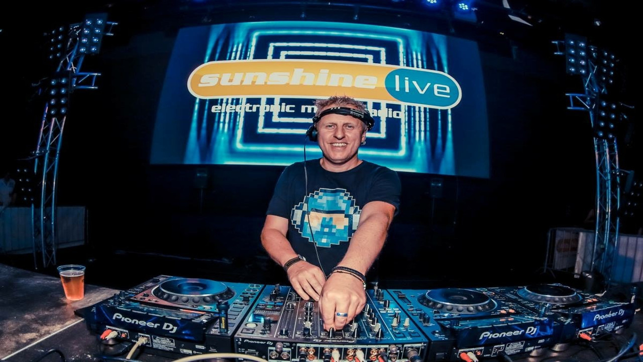 Backdrop for DJs Afterwork