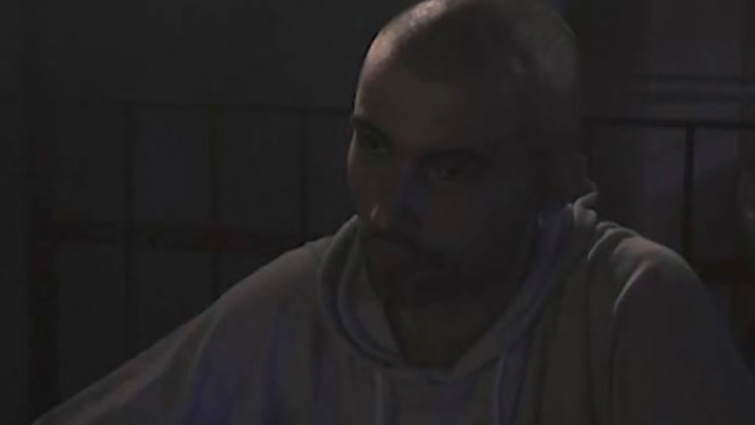 Backdrop for 3 păzește