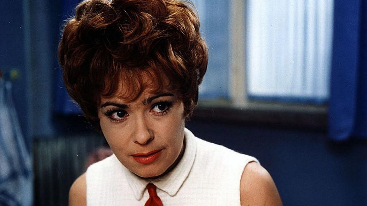 Backdrop for Lady on the Tracks