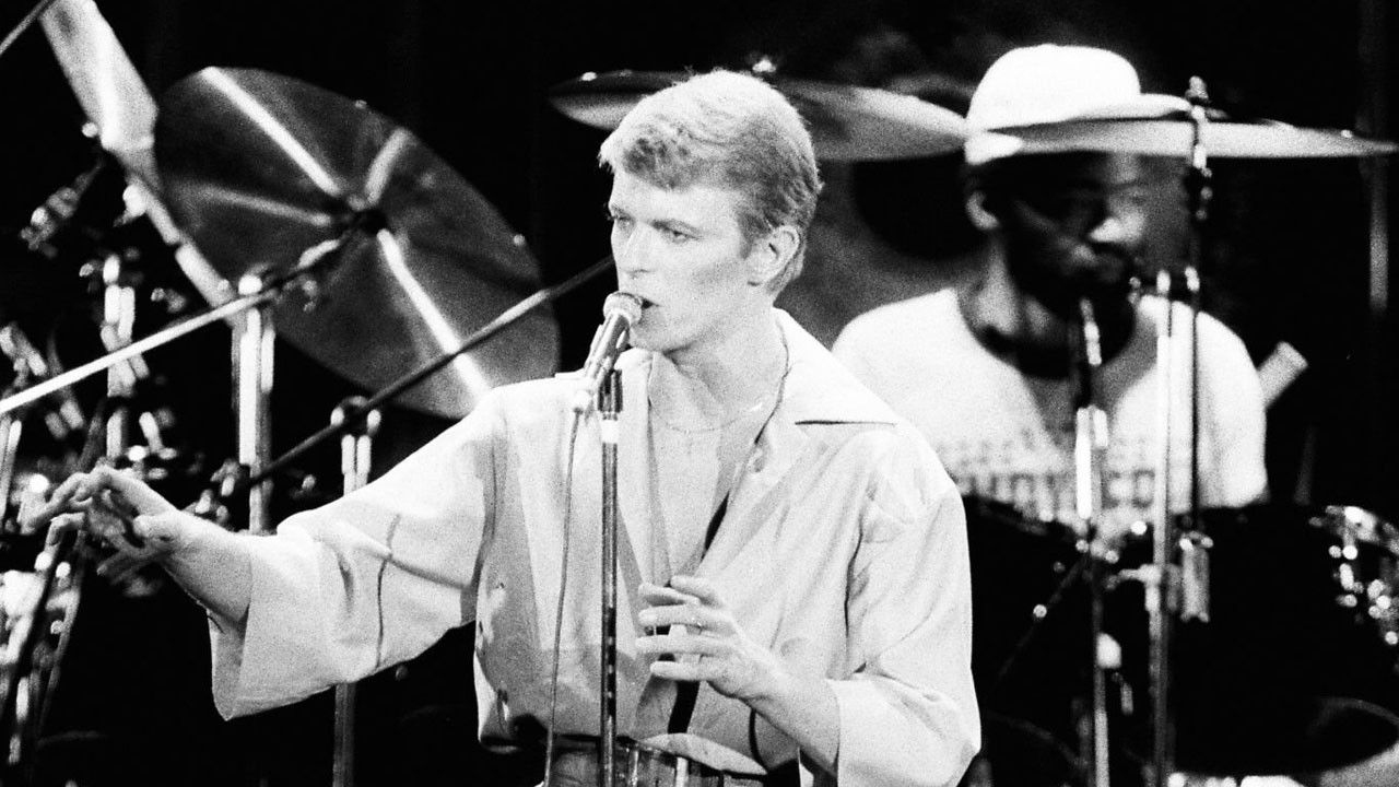 Backdrop for David Bowie On Stage: Live in Japan