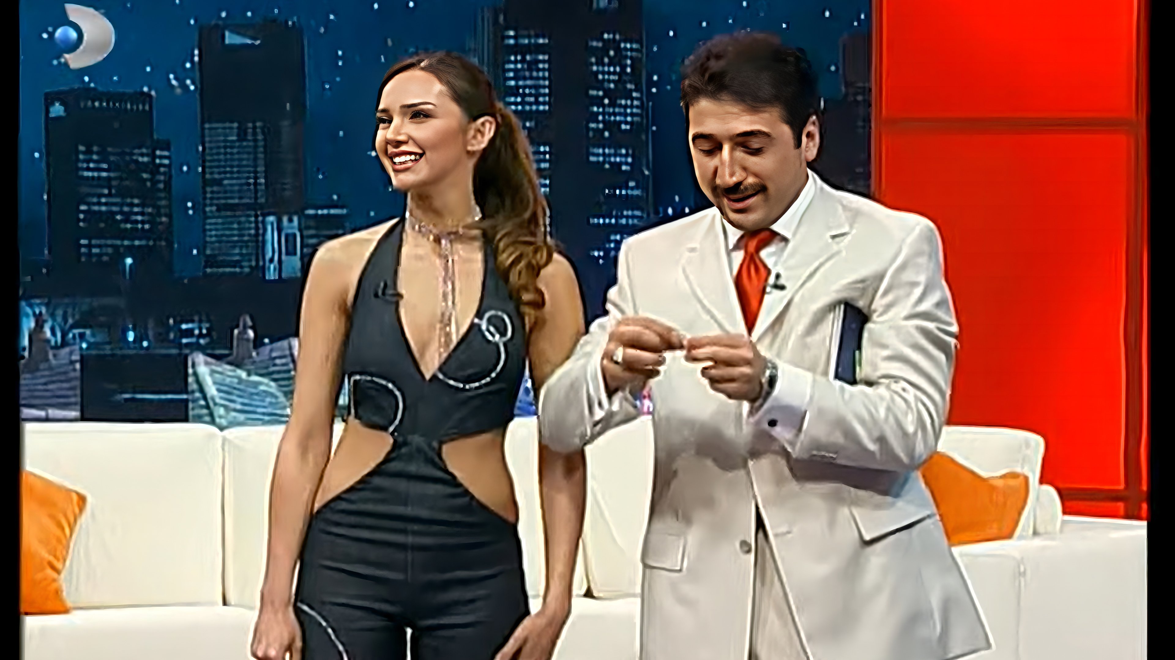 Backdrop for İki Kere Kiki