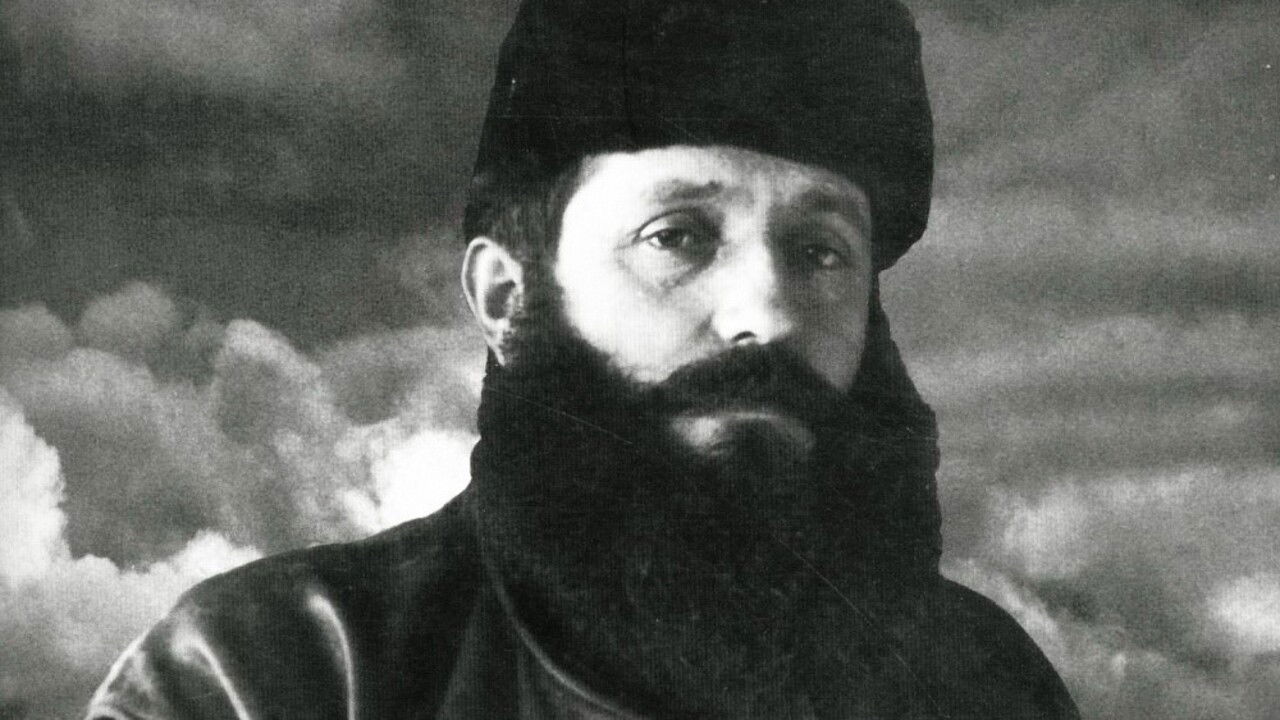 Backdrop for Aris Velouchiotis - The Dilemma