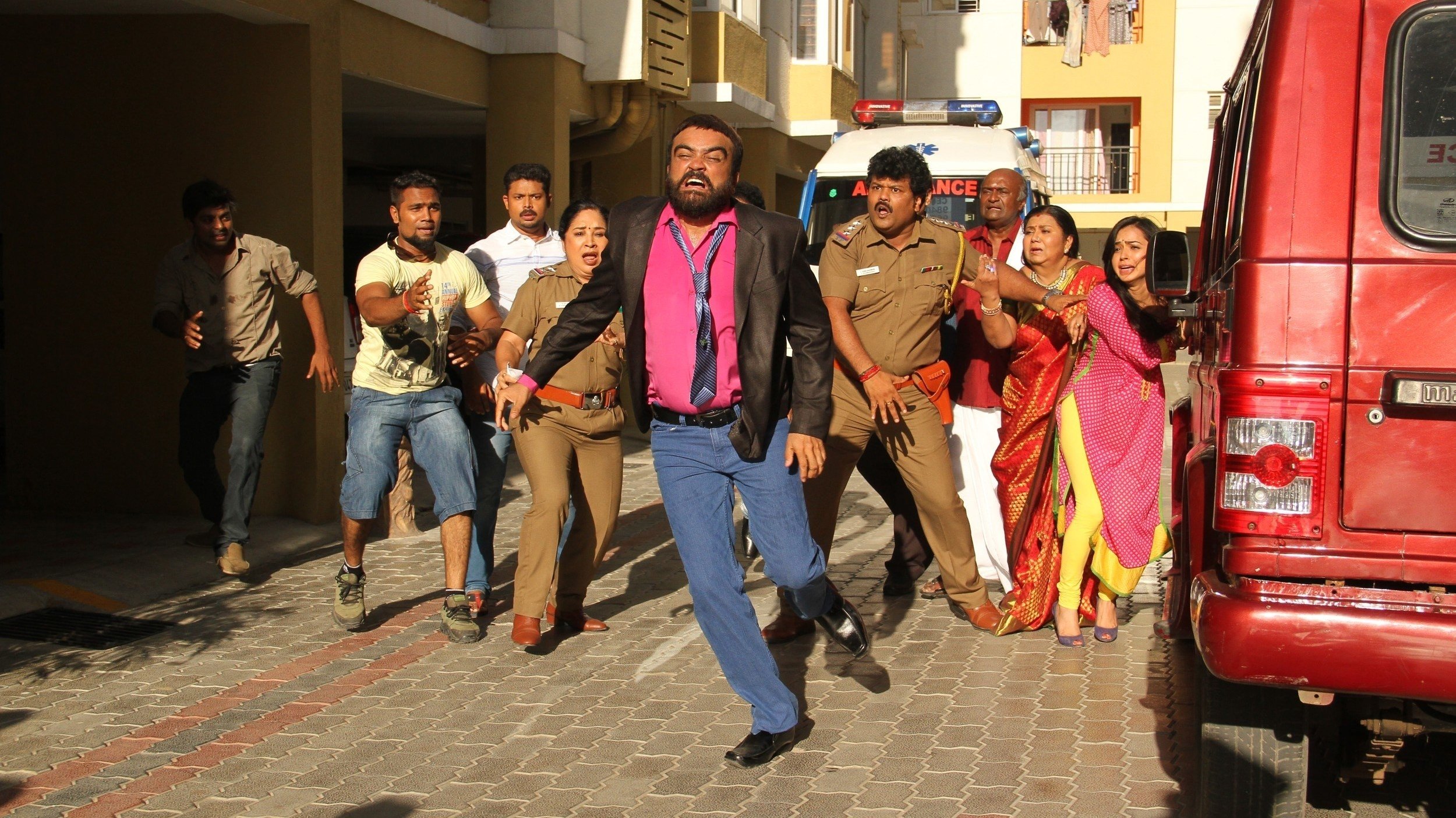 Backdrop for Utharavu Maharaja