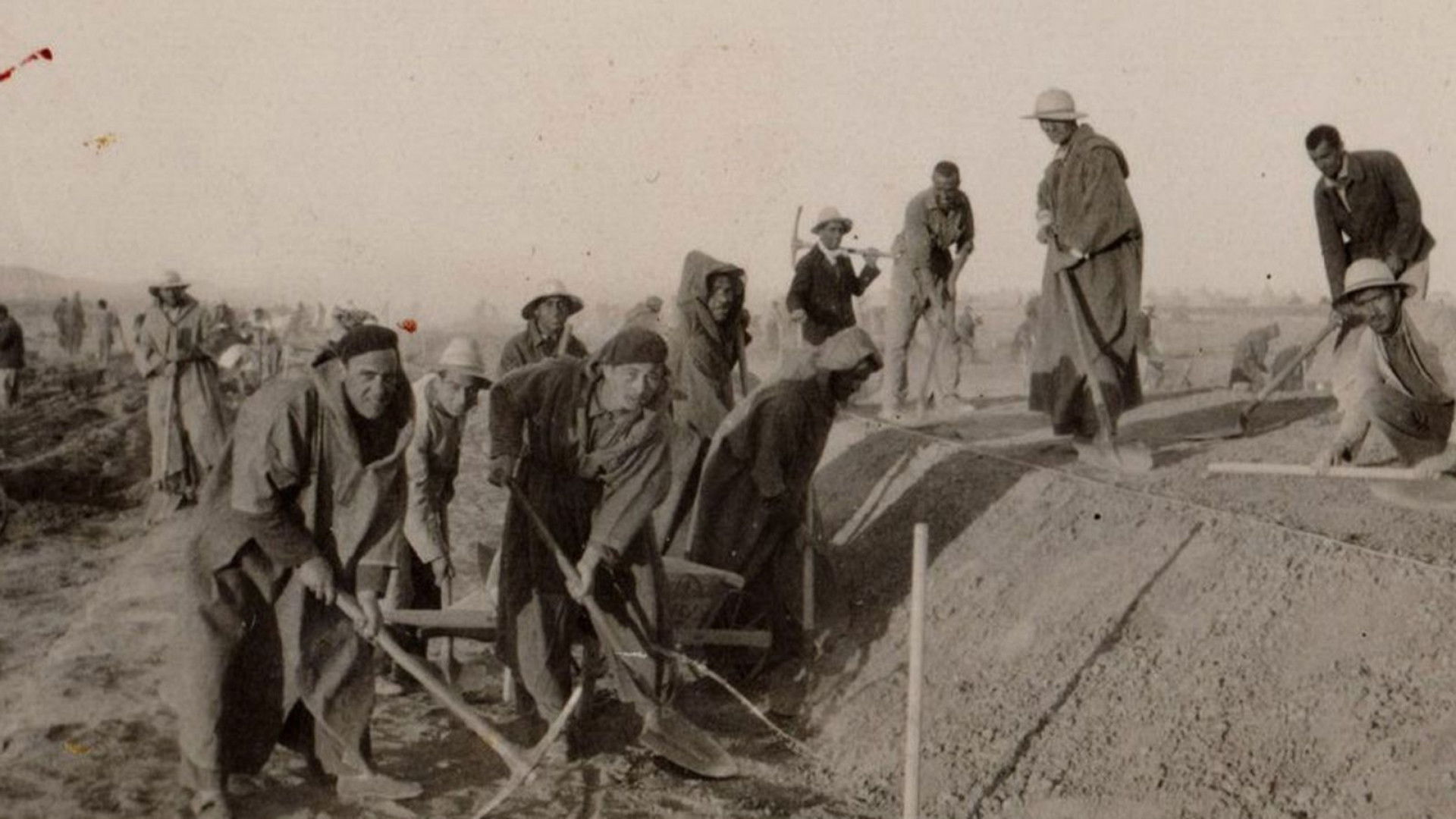 Backdrop for Espías en la arena: Objetivo España