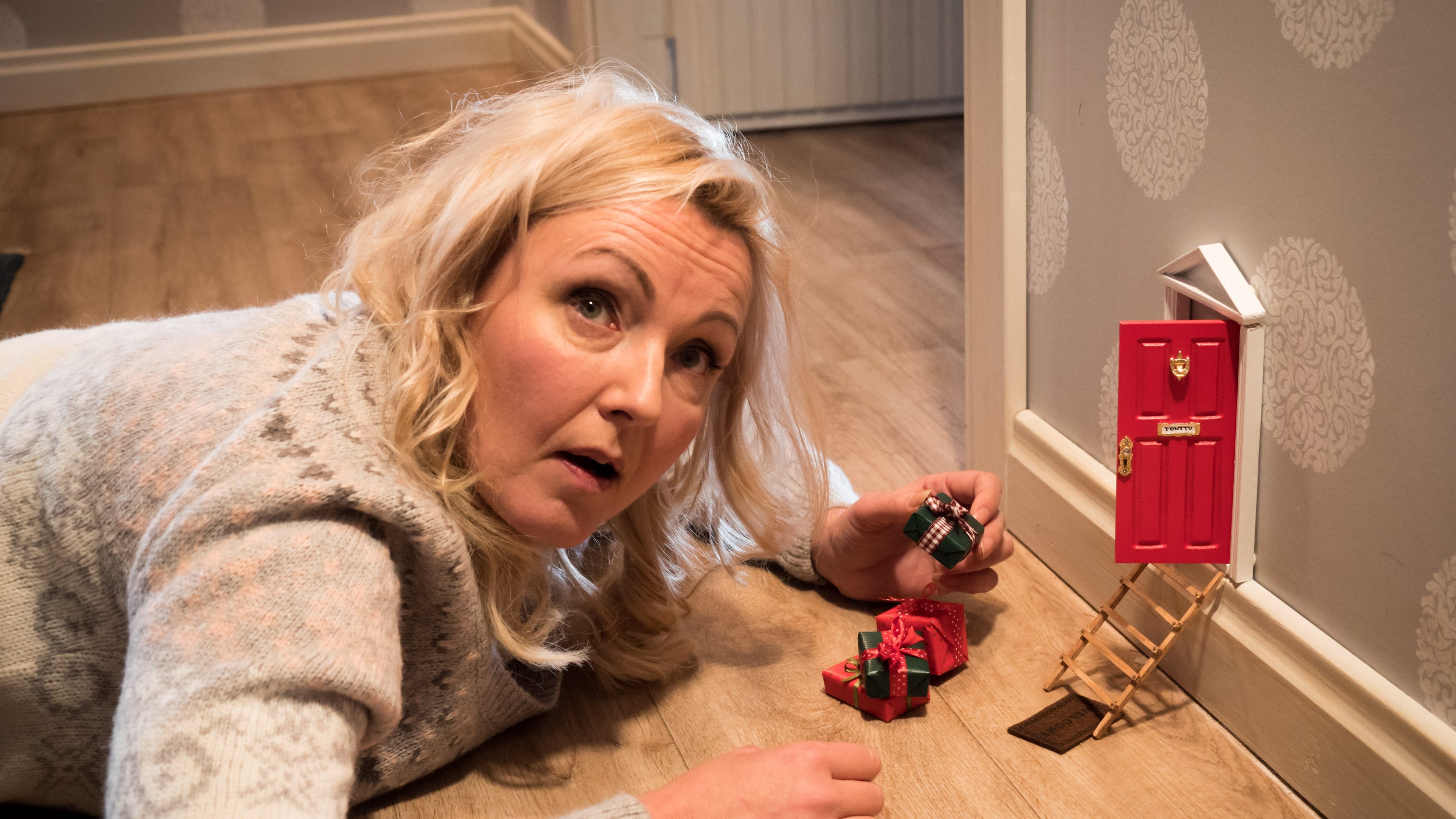 Backdrop for Aikuisen naisen joulukalenteri