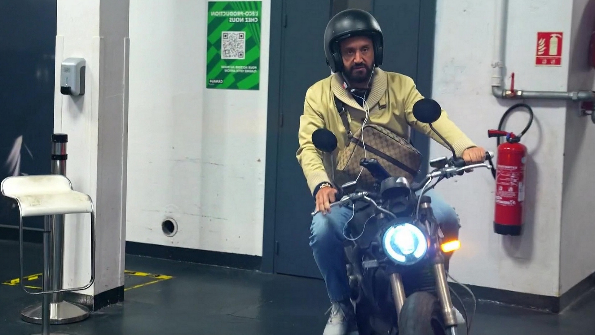 Backdrop for Inside TPMP : les coulisses du talk n°1