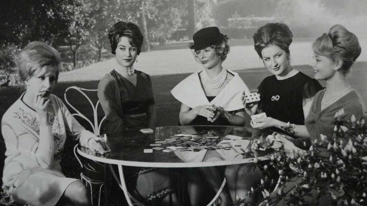 Backdrop for Madri pericolose