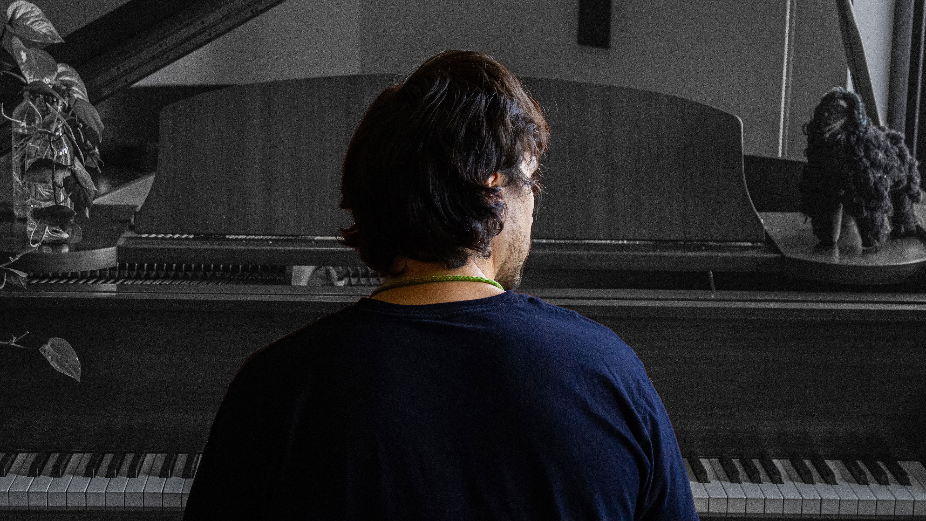 Backdrop for Mi Vida Me Pasa