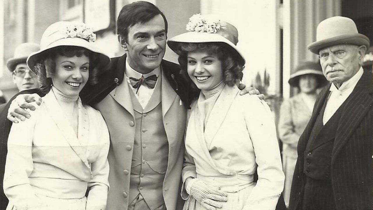 Backdrop for Un idilio de estación