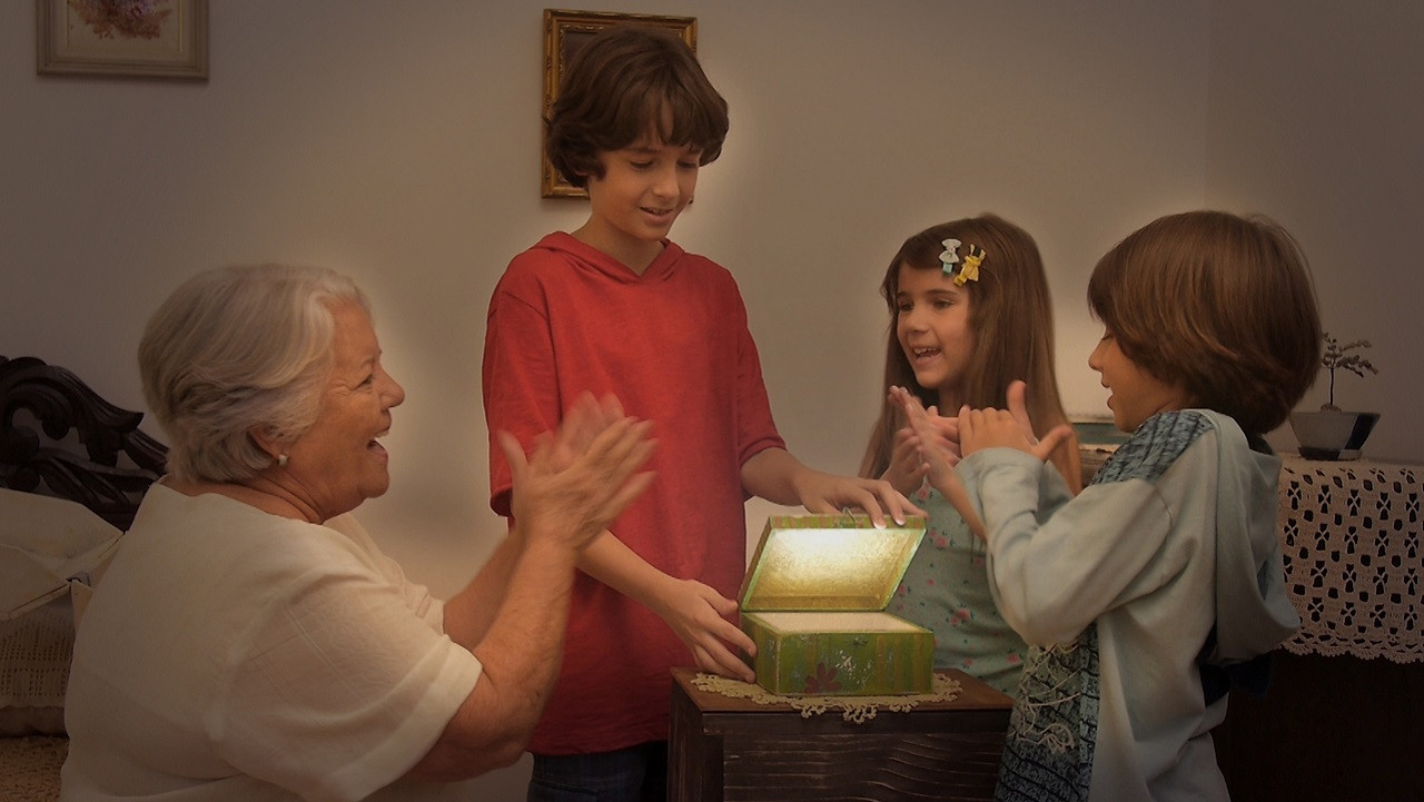 Backdrop for Dentro da Caixinha — Segredo de Criança