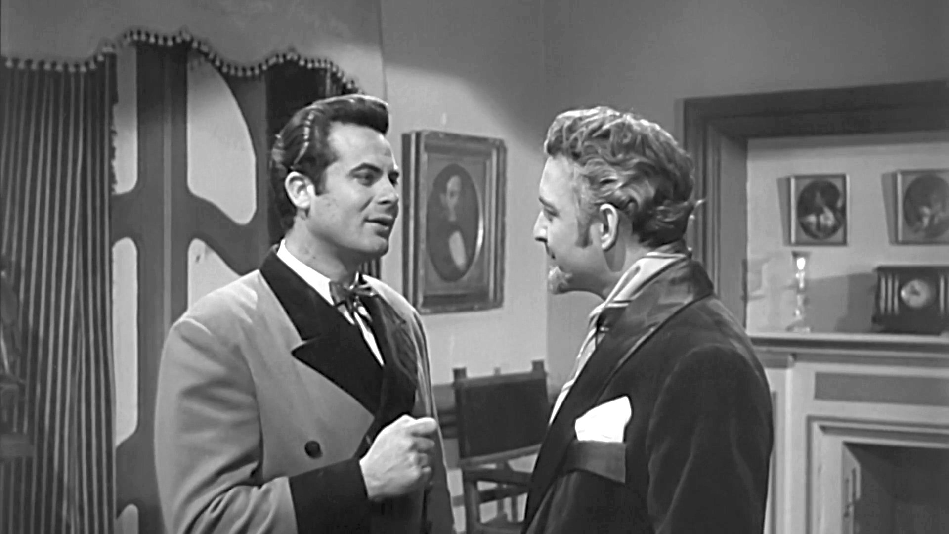 Backdrop for Pies de gato