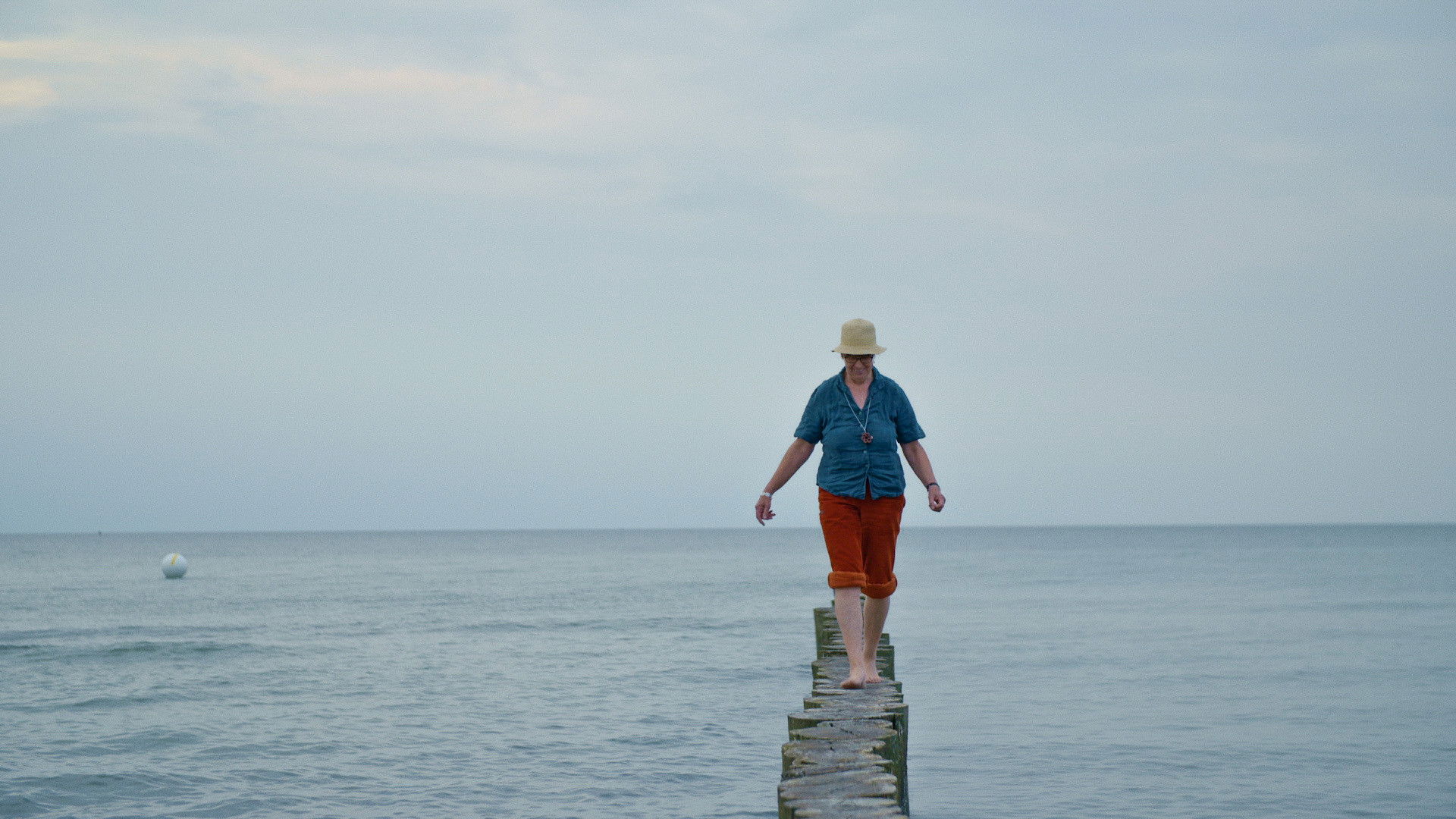 Backdrop for Uferfrauen - Lesbian Life and Love in the GDR