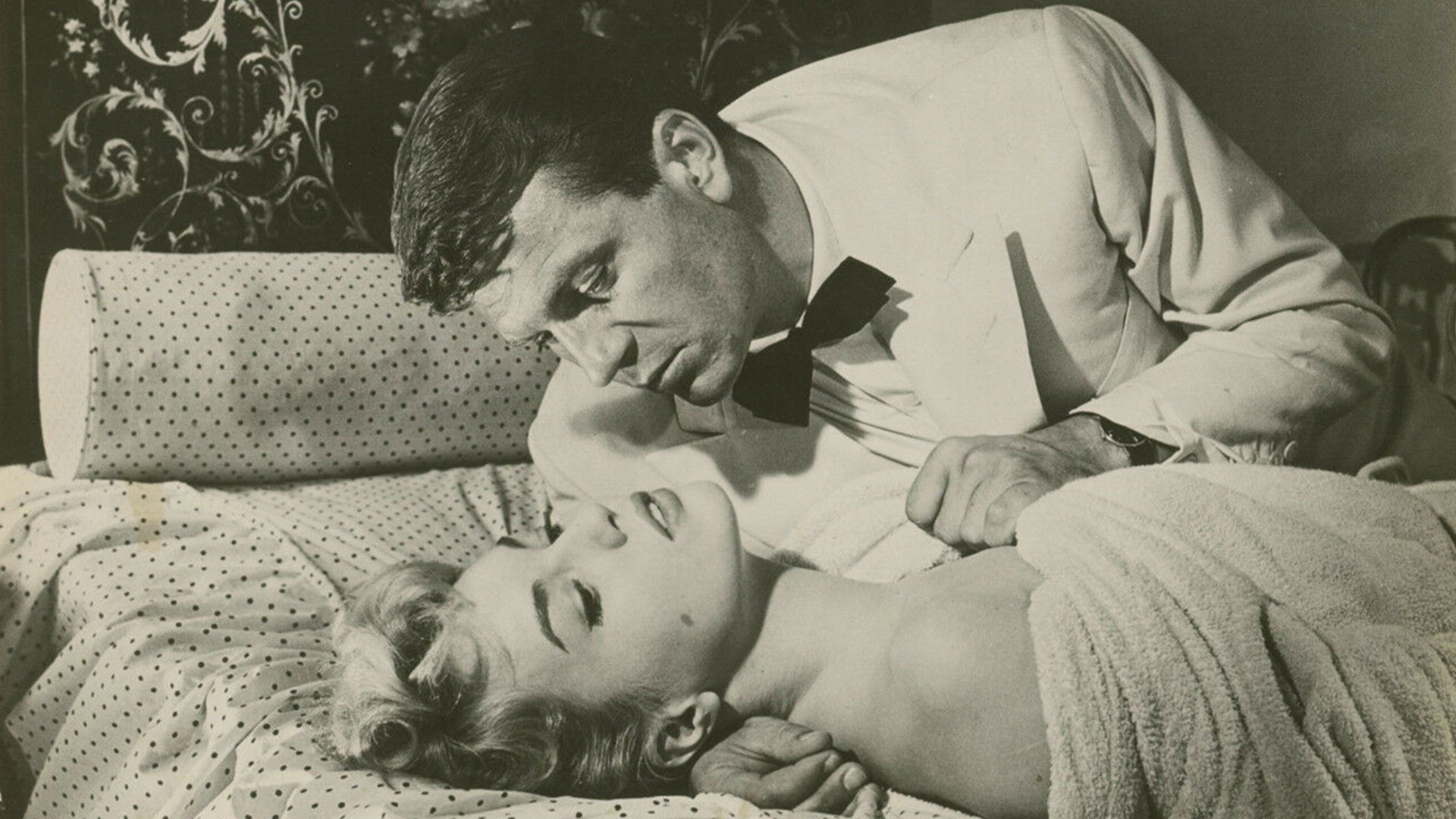 Backdrop for A Kiss for a Killer