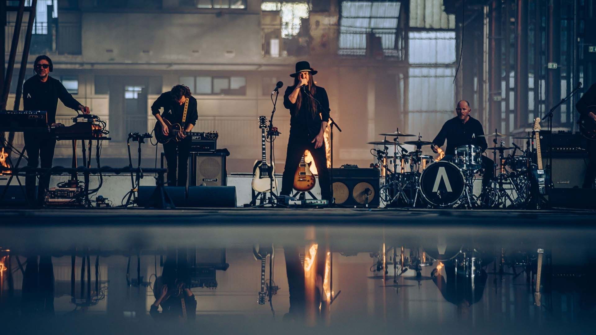 Backdrop for Archive aux Grandes Serres de Pantin - Passengers