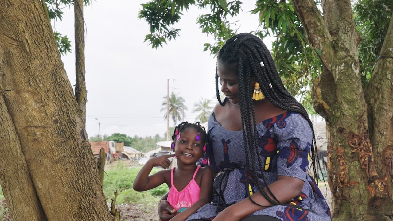 Backdrop for Koromousso, Big Sister