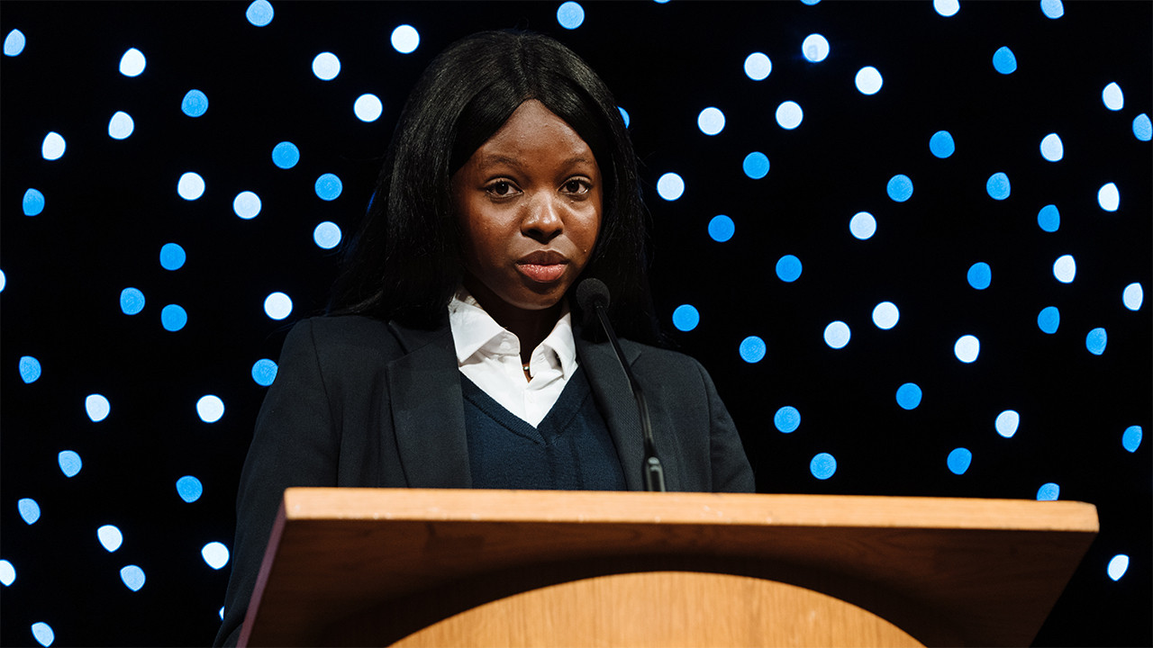 Backdrop for Dọlápọ̀ Is Fine