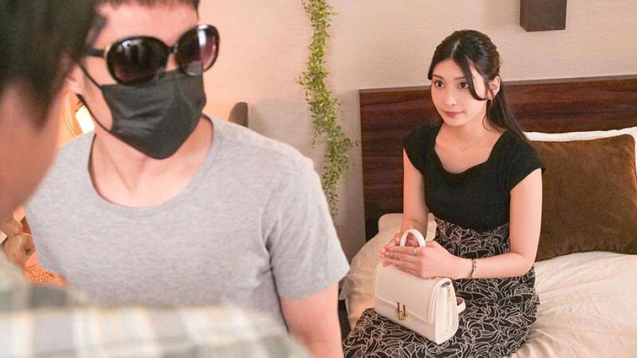 Backdrop for A man films his girlfriend having sex with a strangers for his personal use. Suzu Honjo