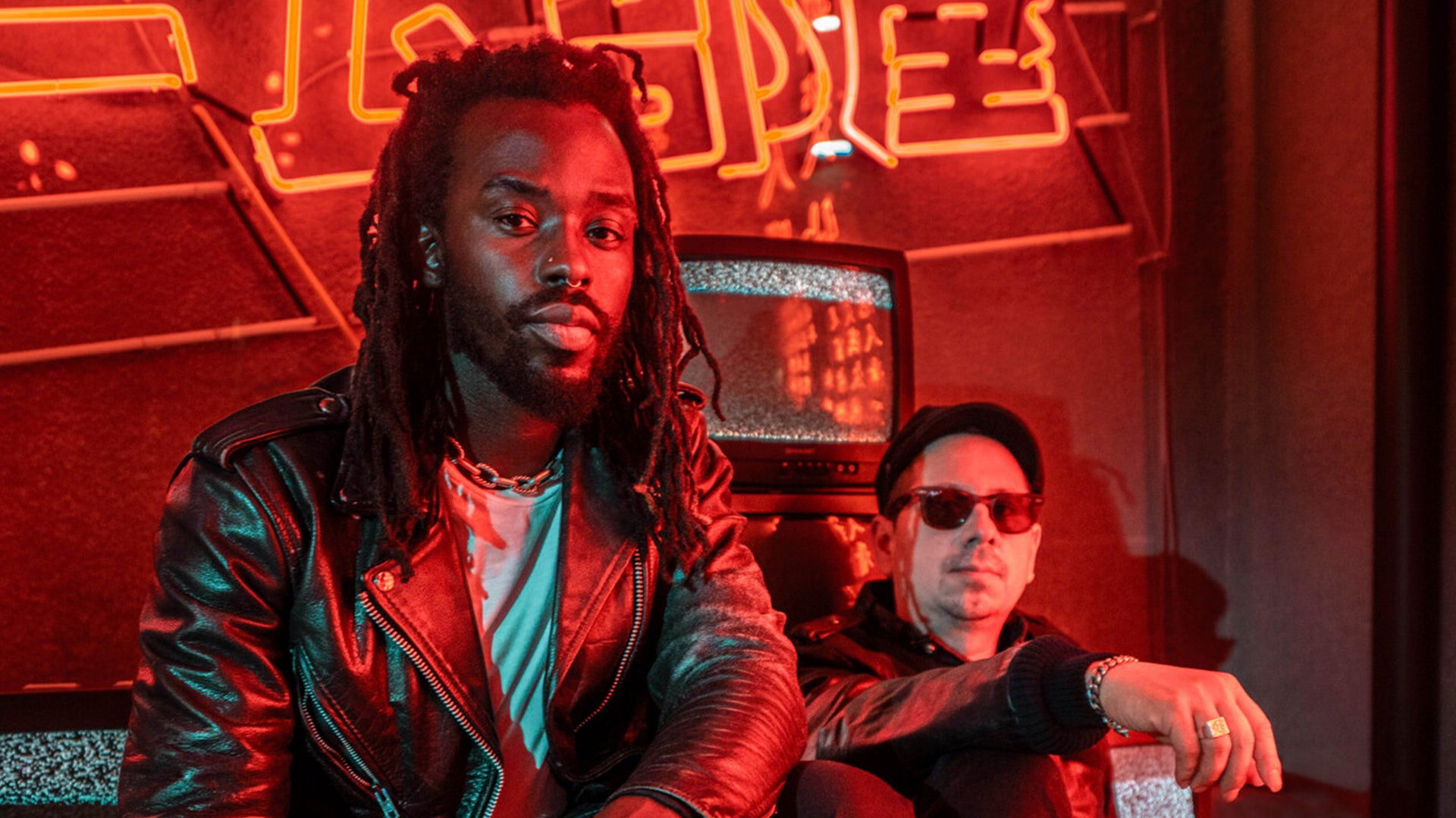 Backdrop for Black Pumas en concert au Zénith de Paris