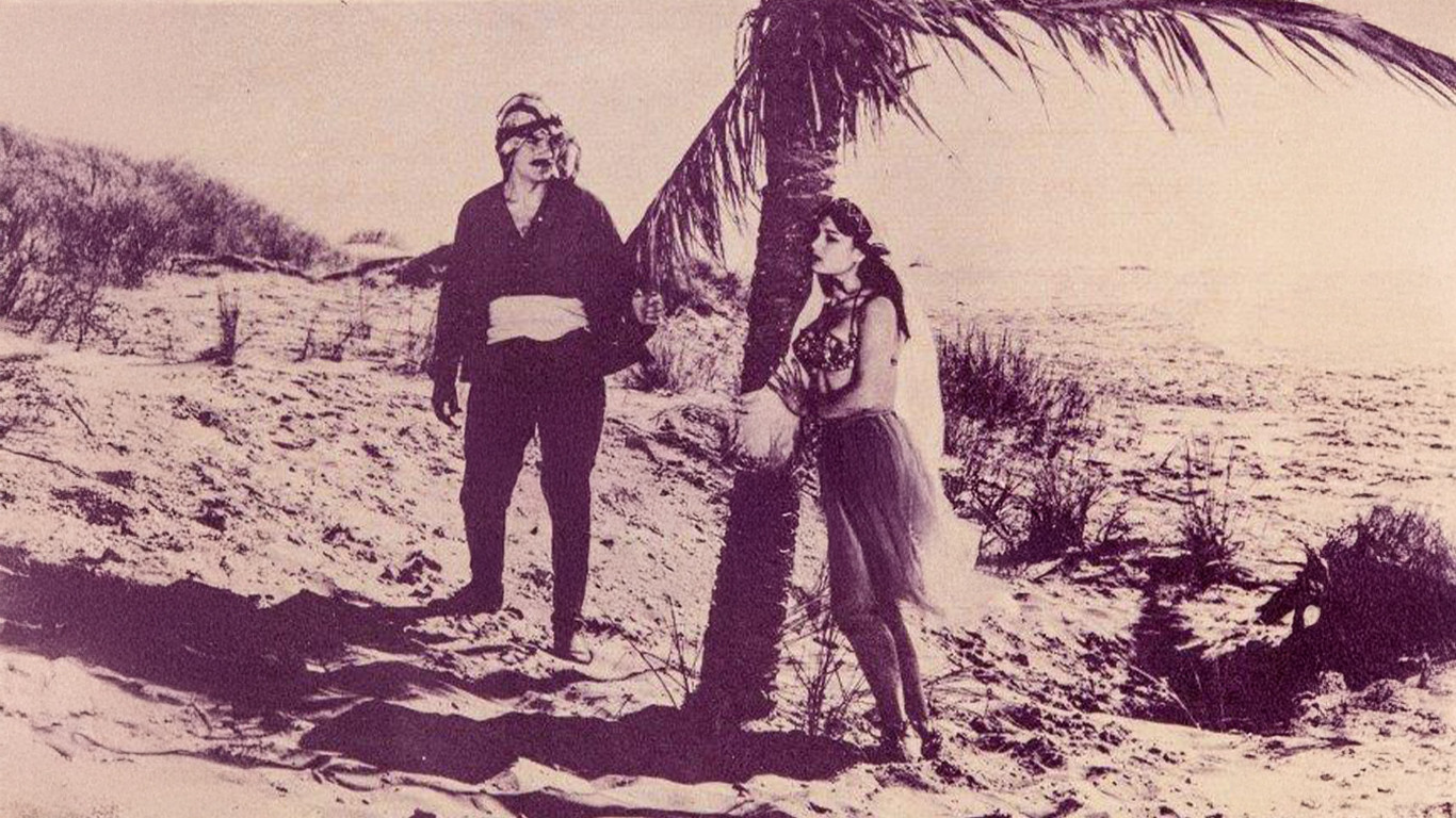 Backdrop for Yeşil Köşkün Lambası