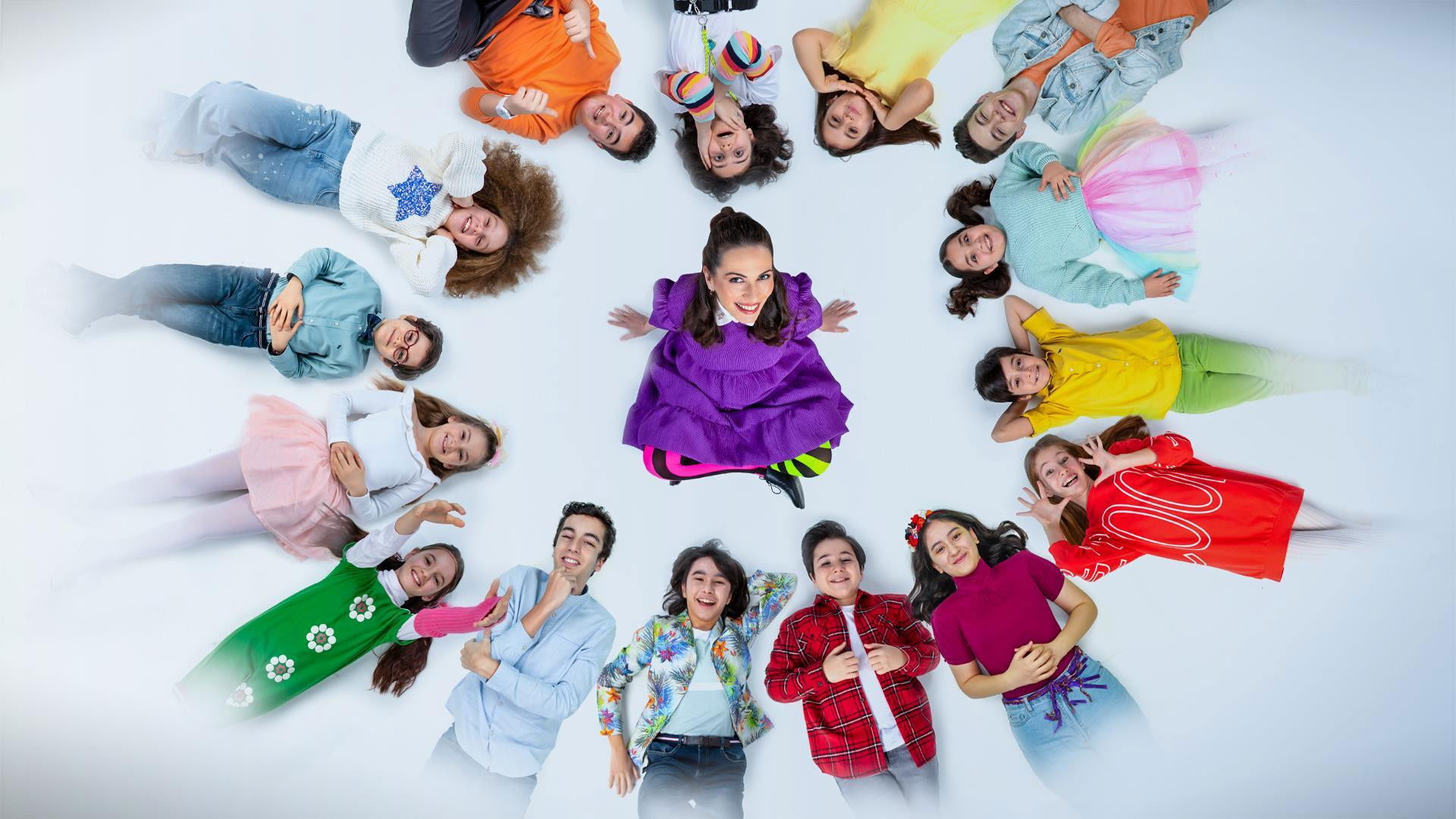 Backdrop for Sesli Güldüm