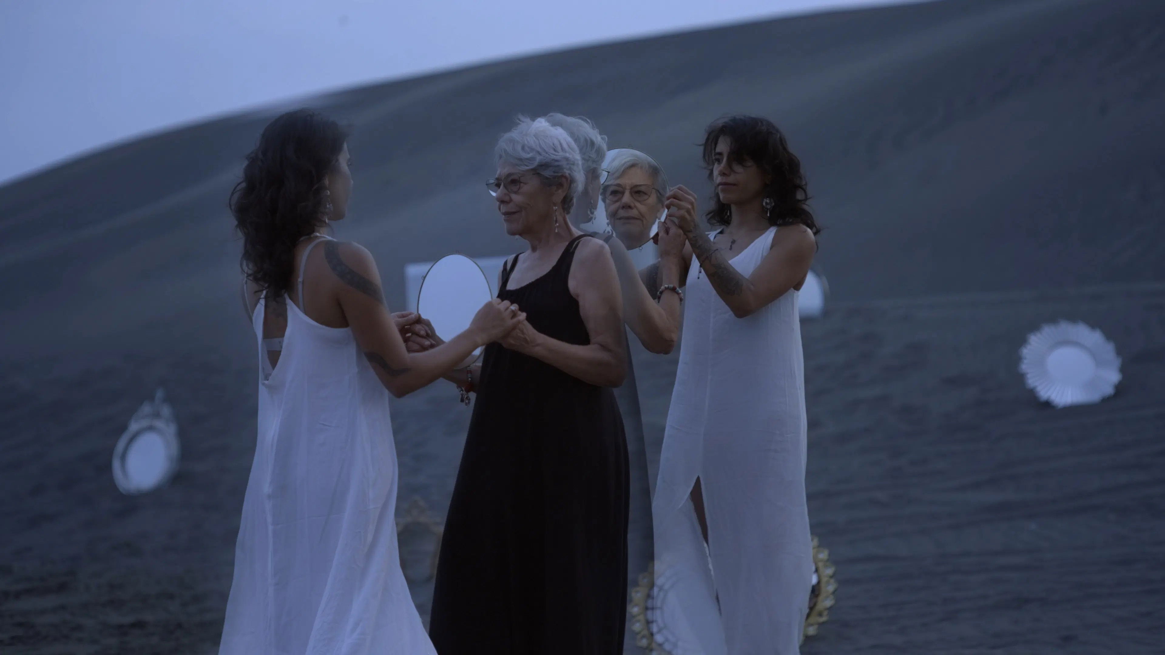 Backdrop for Mácula