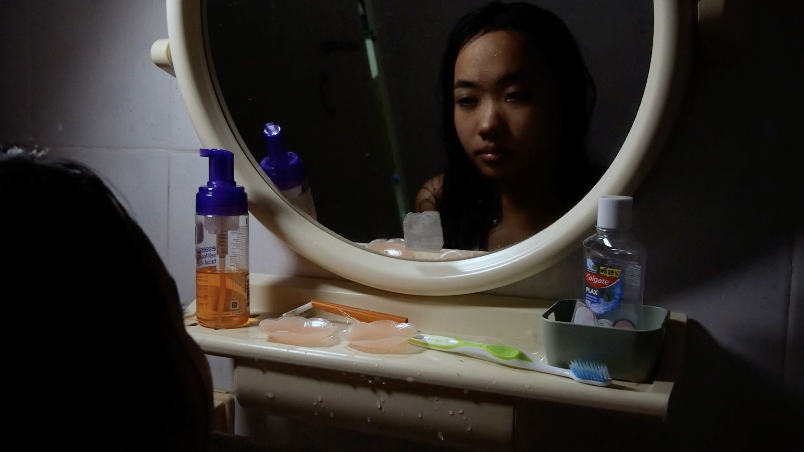 Backdrop for นักร้อง(ไห้)กลางคืน