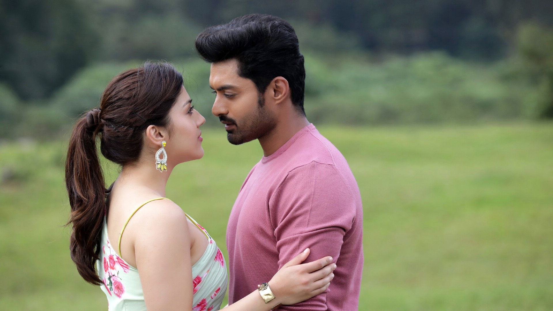 Backdrop for Entha Manchivaadavuraa