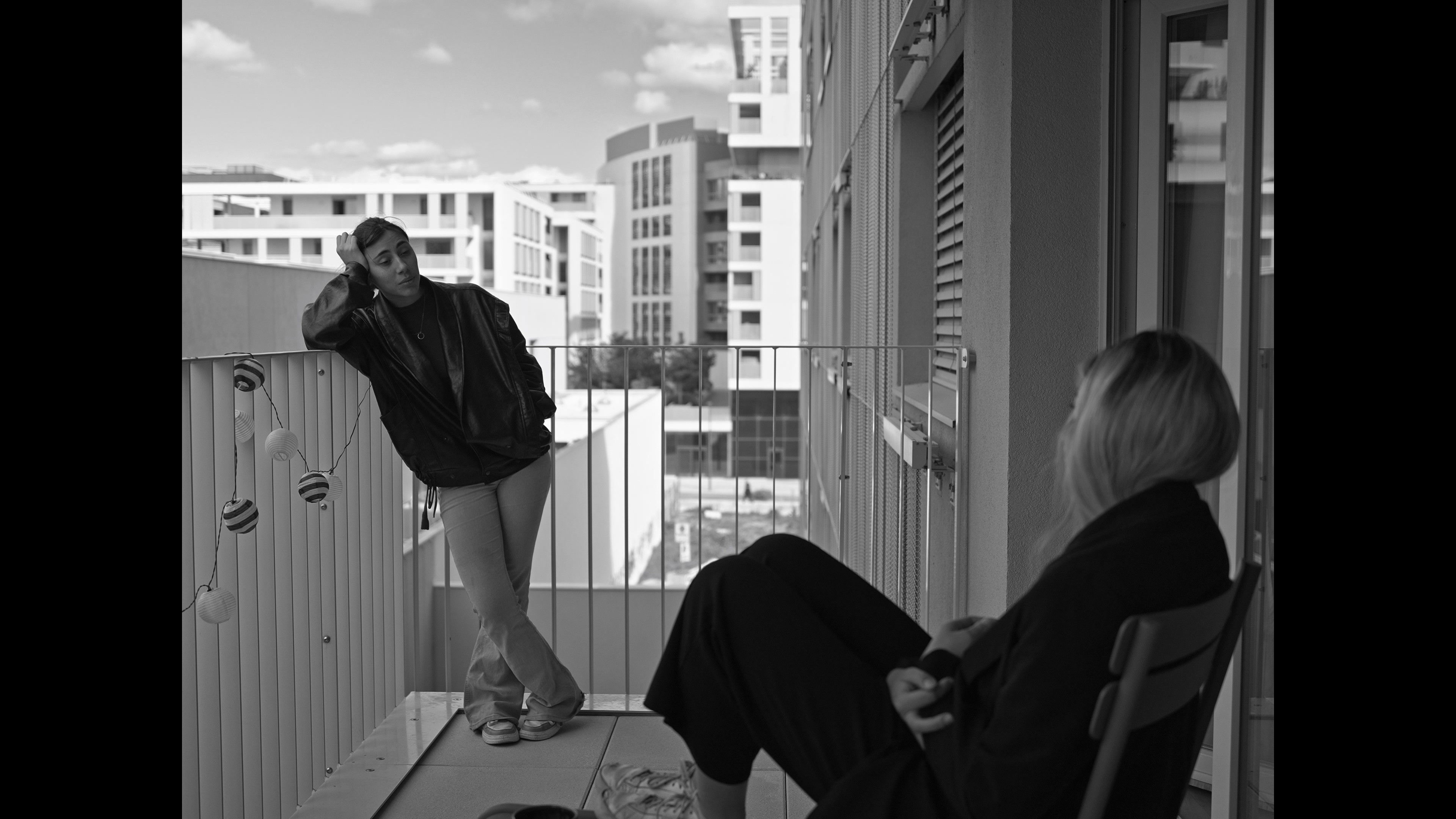 Backdrop for Un jour peut-être