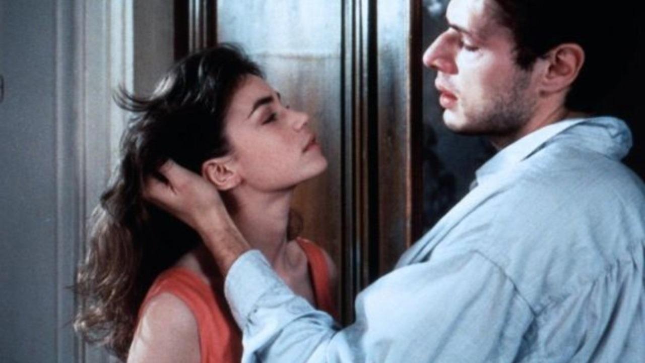 Backdrop for The Public Woman