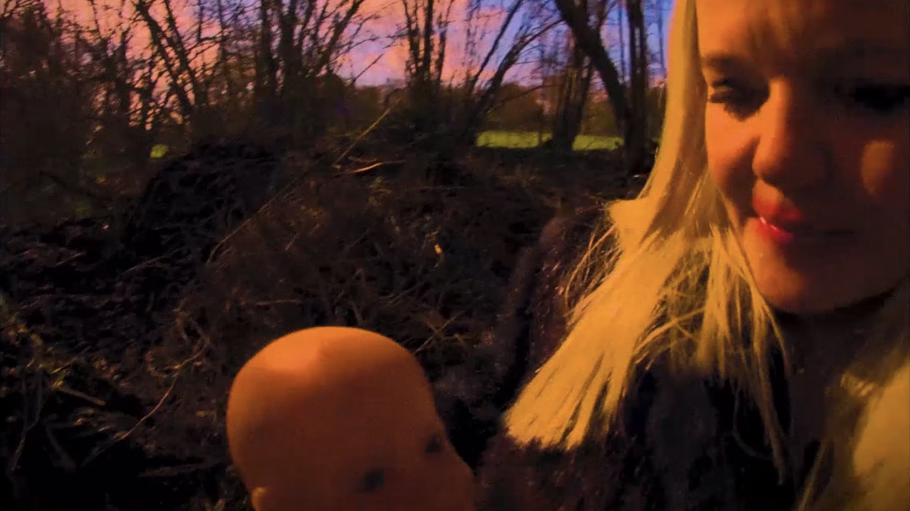 Backdrop for Snälla rör vid mig