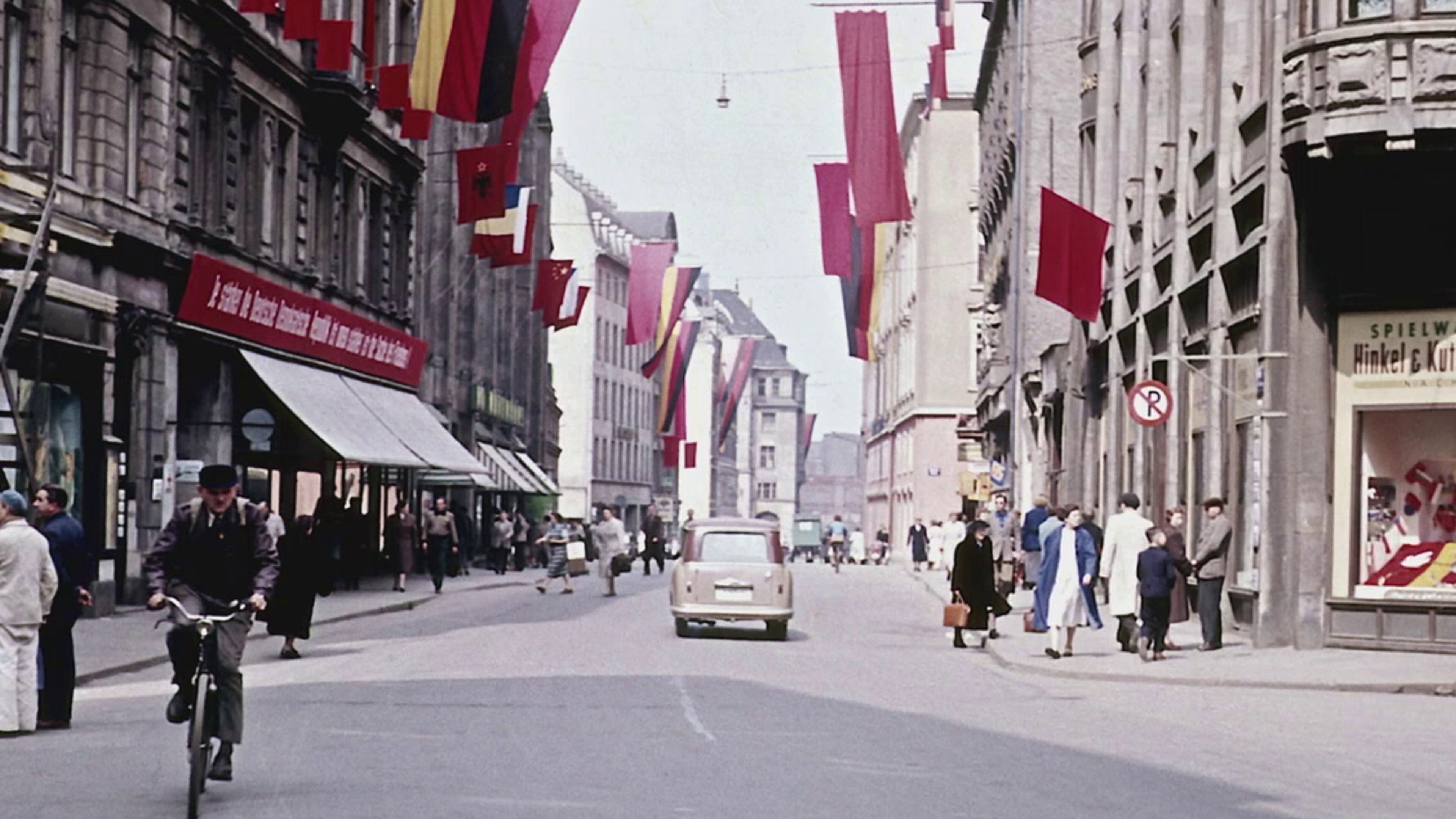 Backdrop for Danskere i DDR