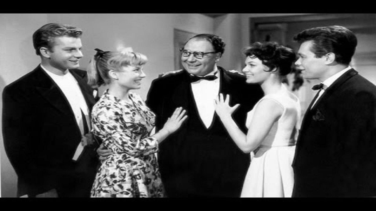 Backdrop for Der müde Theodor