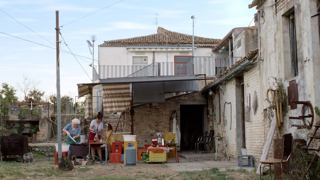 Backdrop for Pomo d'oro