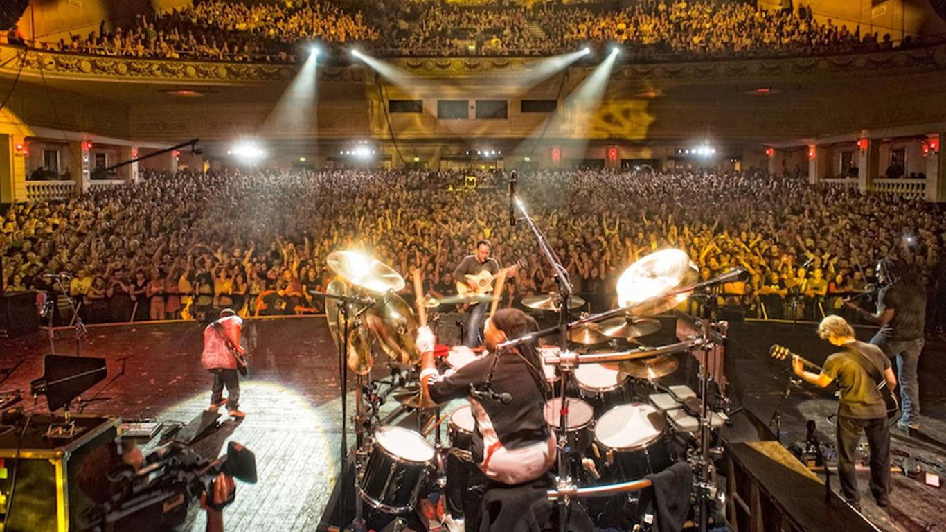 Backdrop for Dave Matthews Band - Across The Pond