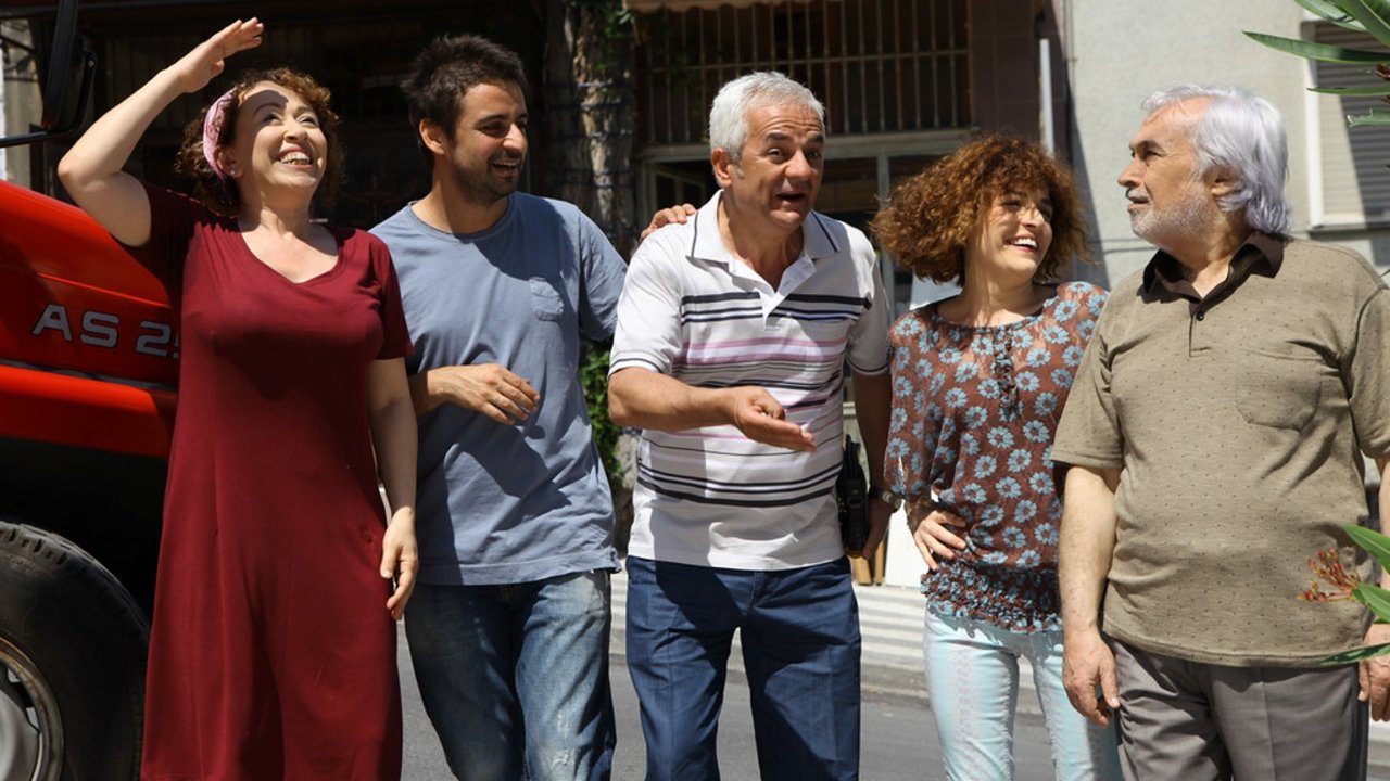 Backdrop for İbret-i Ailem
