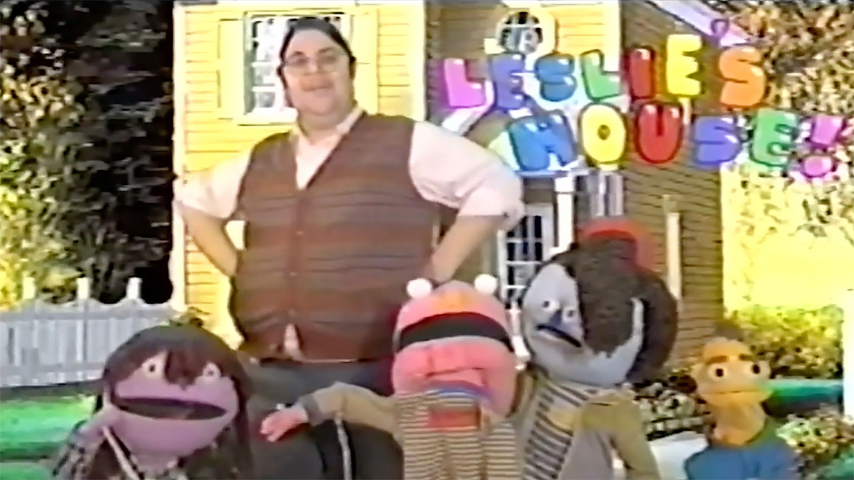 Backdrop for Leslie's House: Scooter's in Trouble!