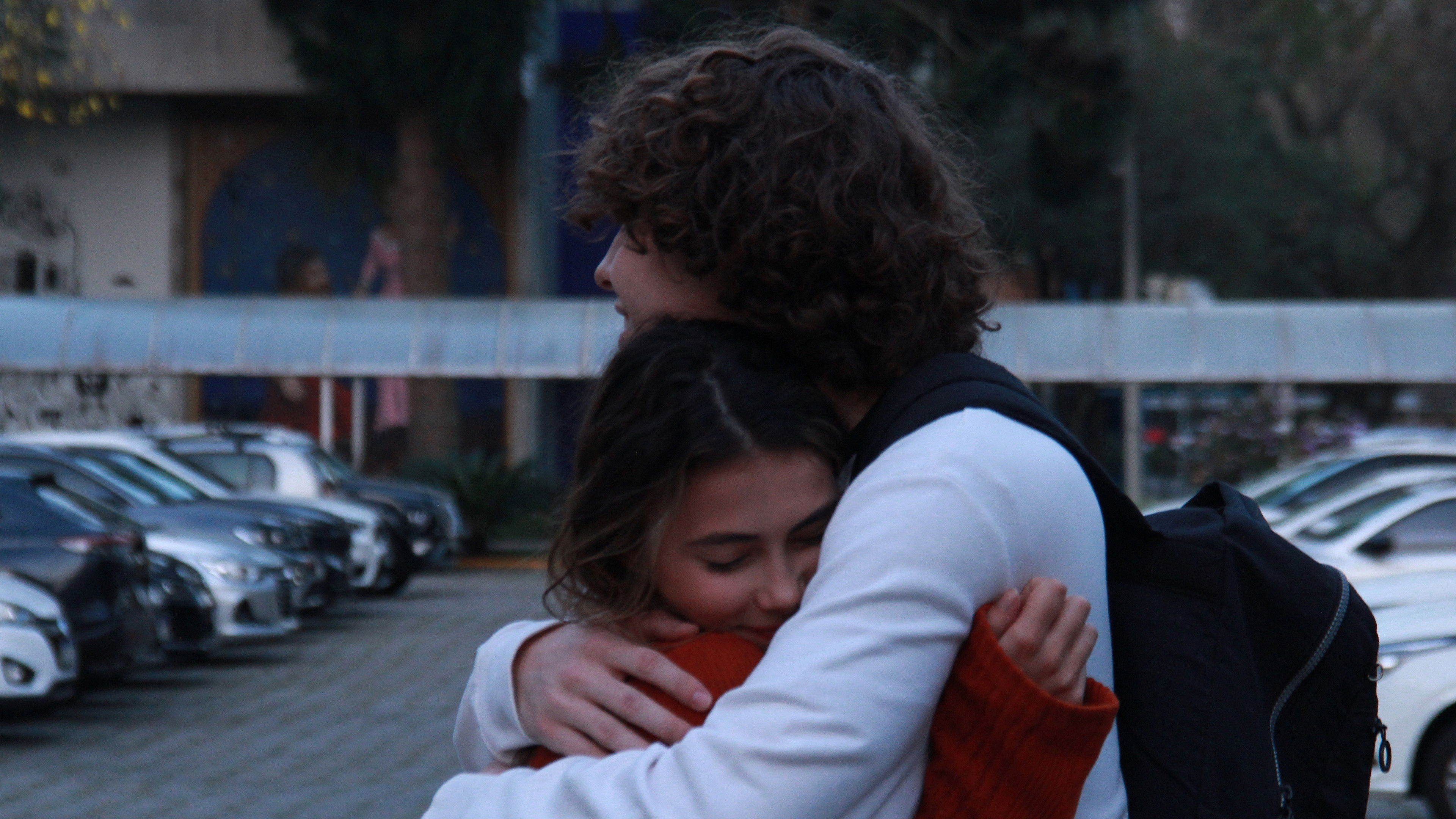 Backdrop for Dois Pontos, Parênteses