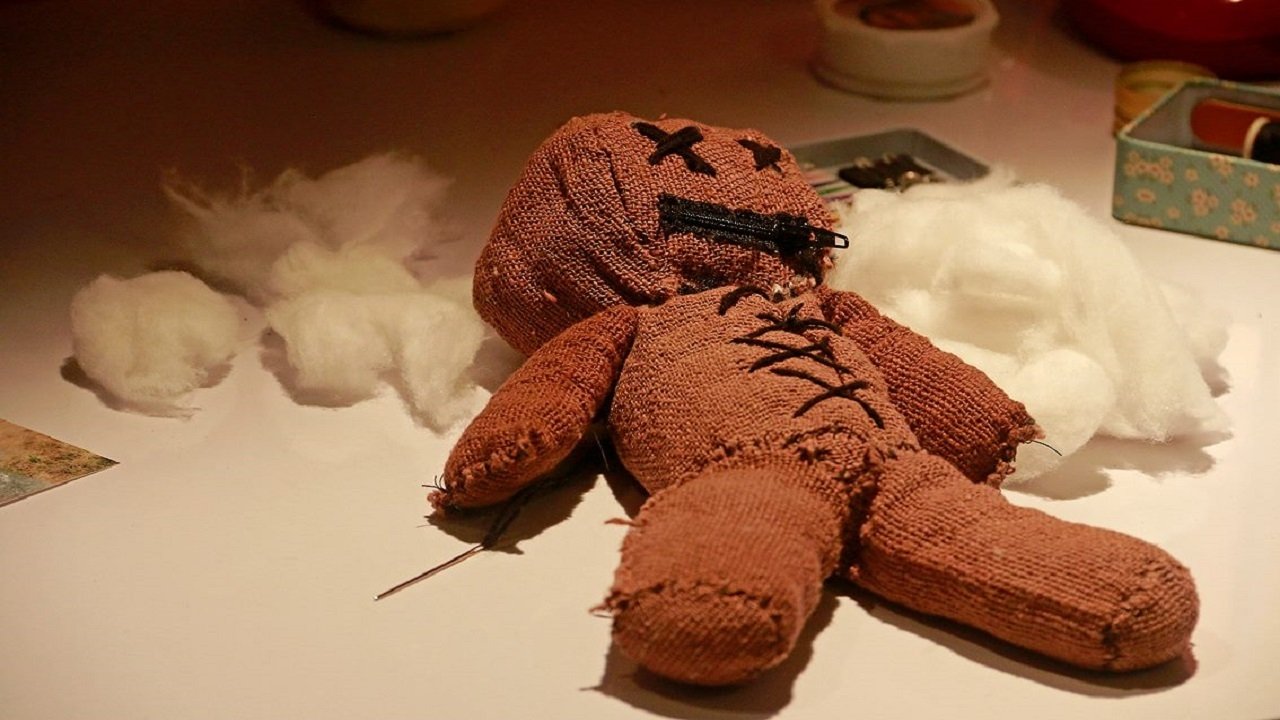 Backdrop for Una Comedia Macabra