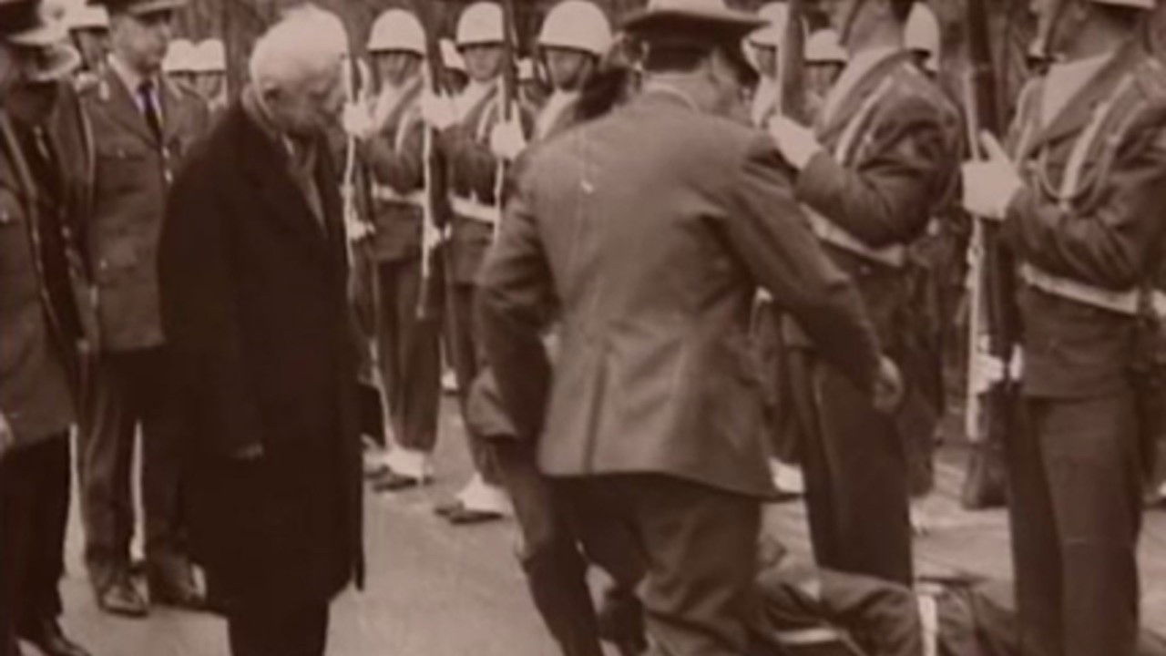 Backdrop for 12 Mart: Colonel