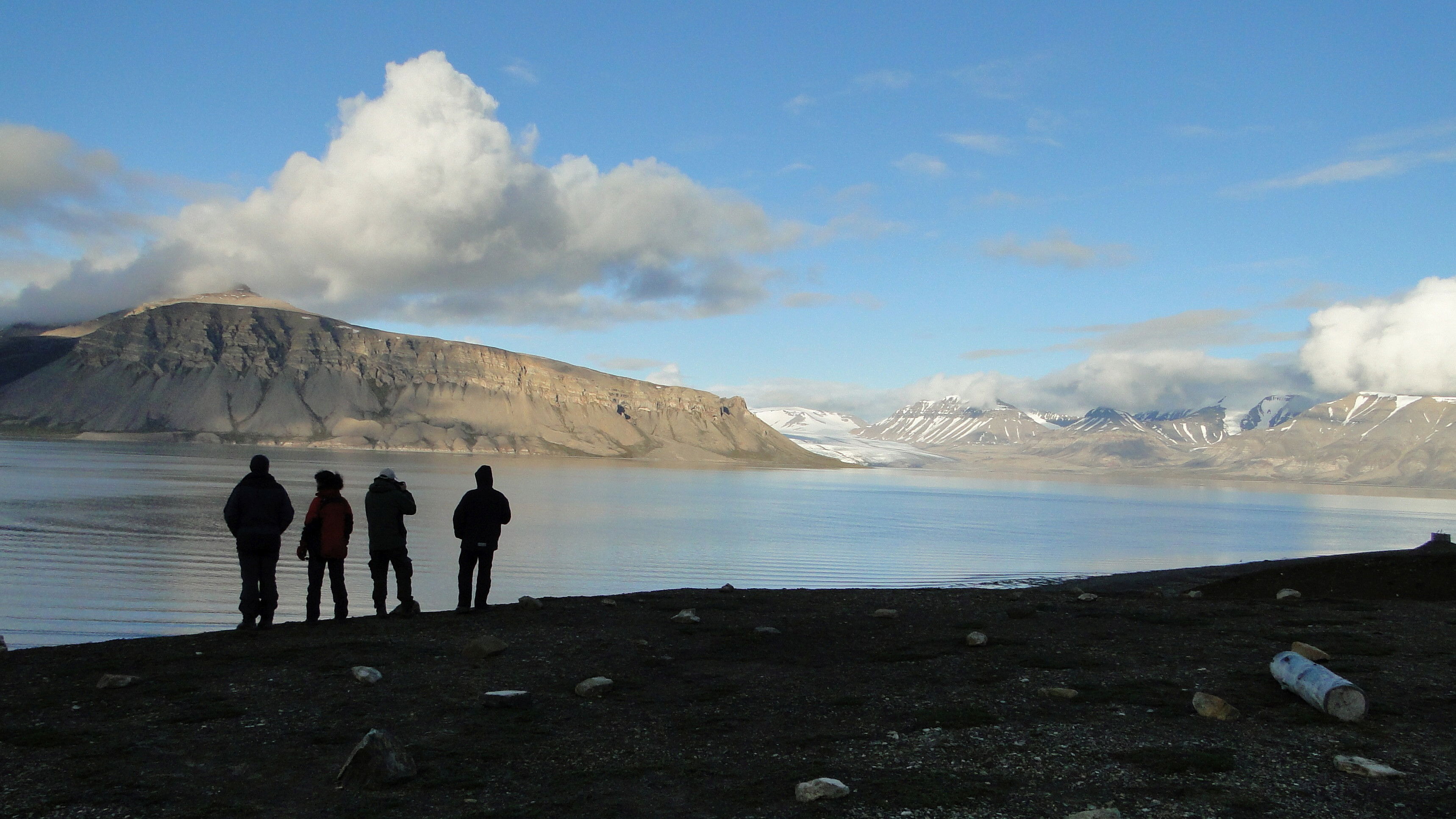 Backdrop for Cesty do krajin půlnočního slunce