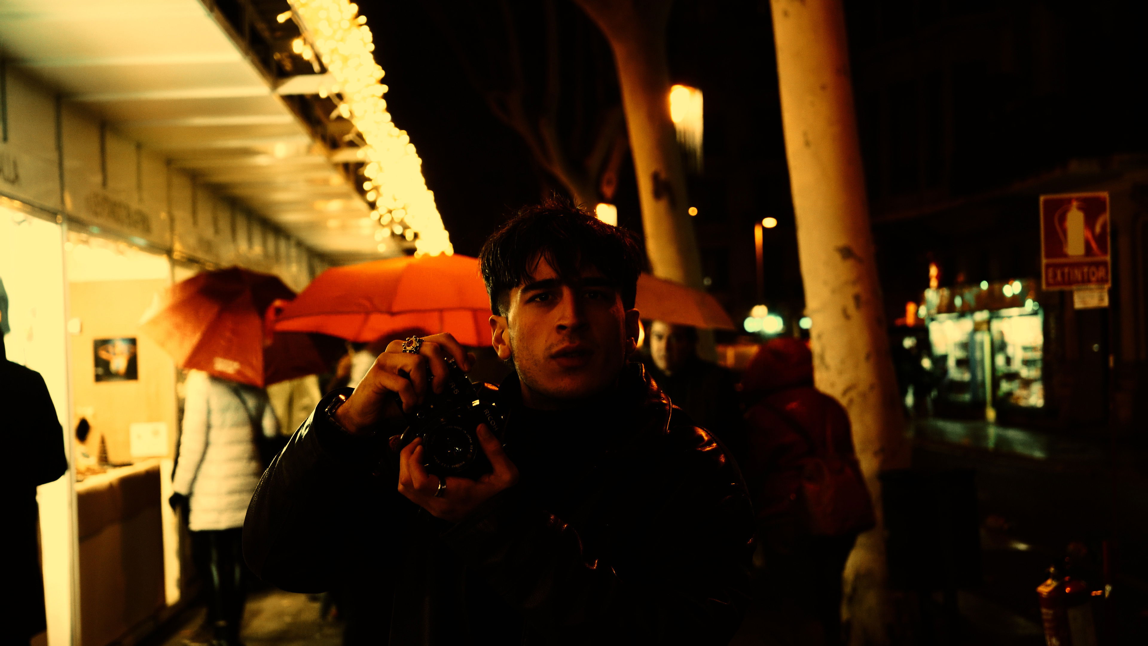 Backdrop for 36 Instants