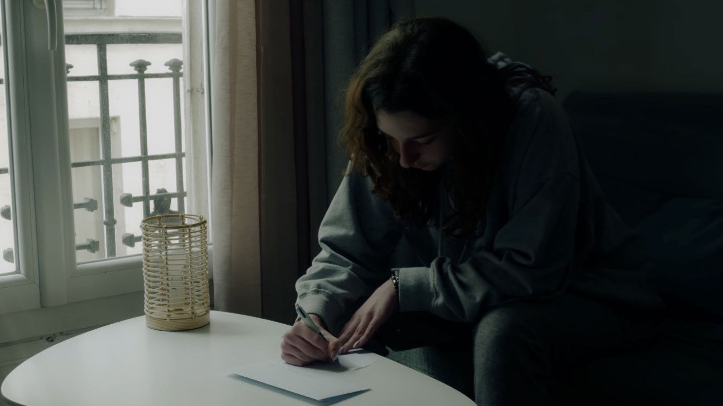 Backdrop for À Contrario