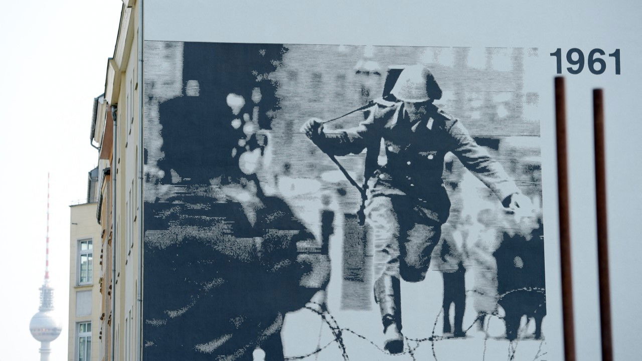 Backdrop for The Wall: A World Divided