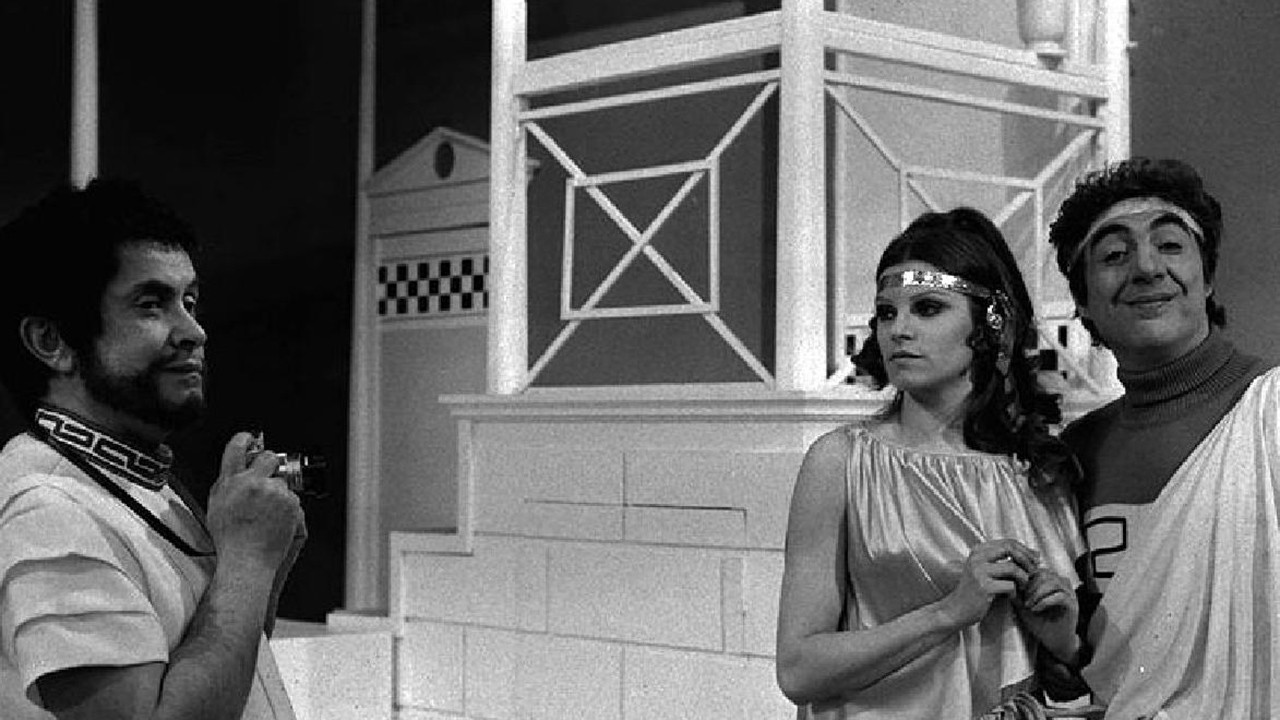 Backdrop for Mai di sabato, signora Lisistrata