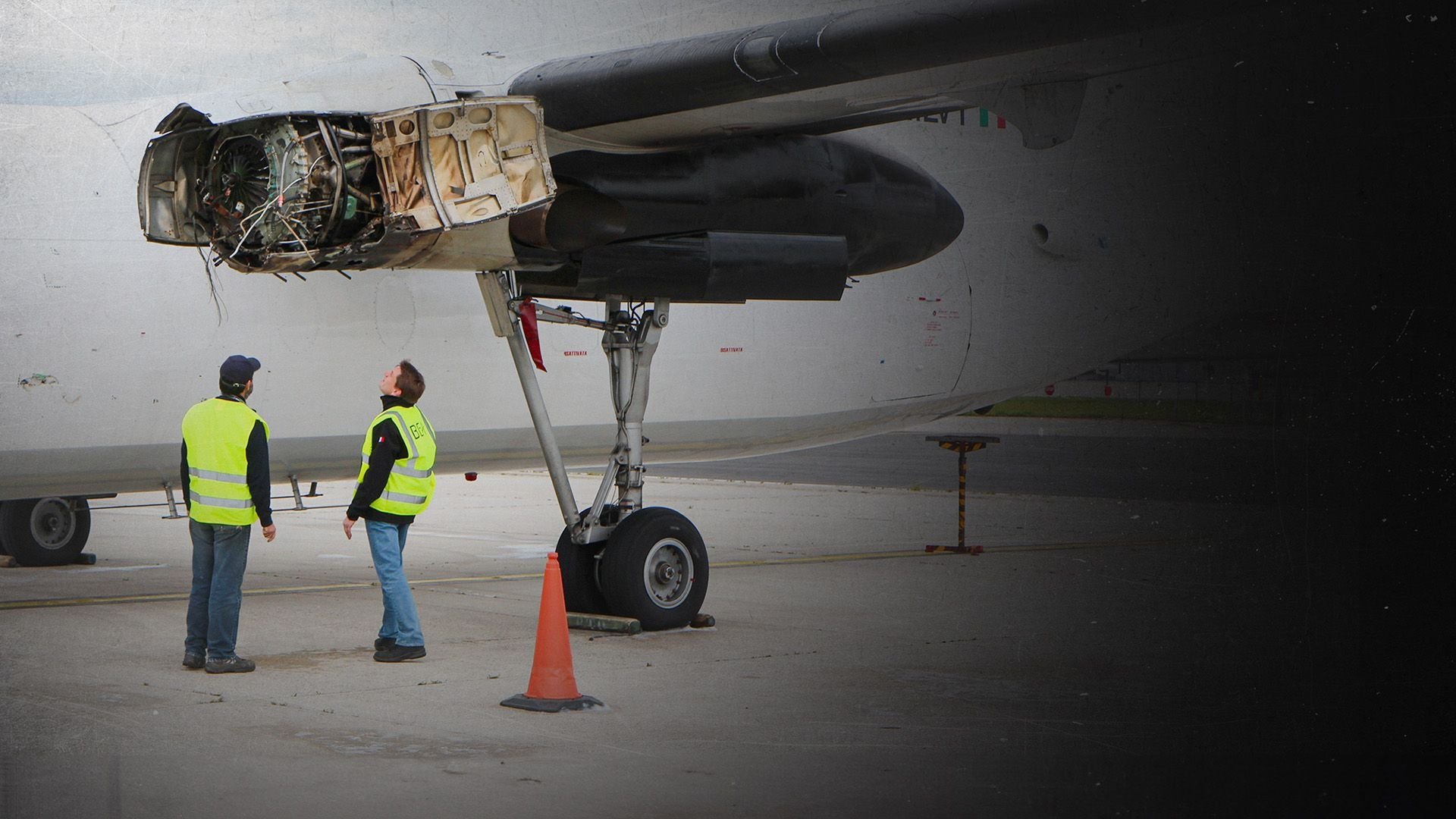 Backdrop for Les Détectives du ciel