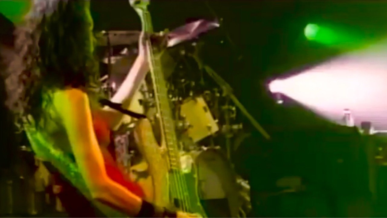 Backdrop for The Smashing Pumpkins: Live In Tokyo