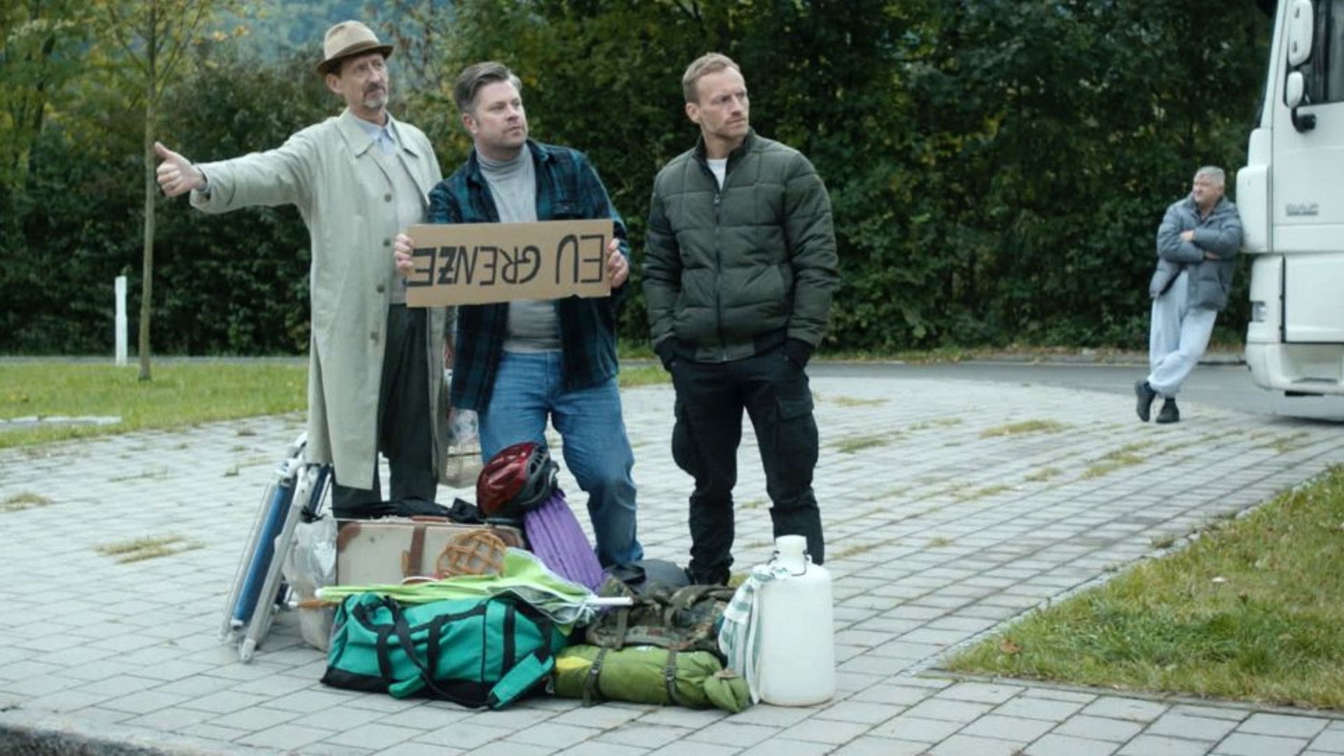 Backdrop for Einmal Flüchtling und zurück