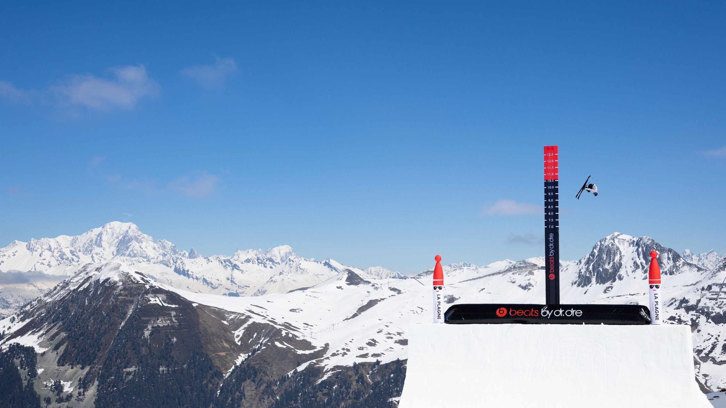 Backdrop for Résilience