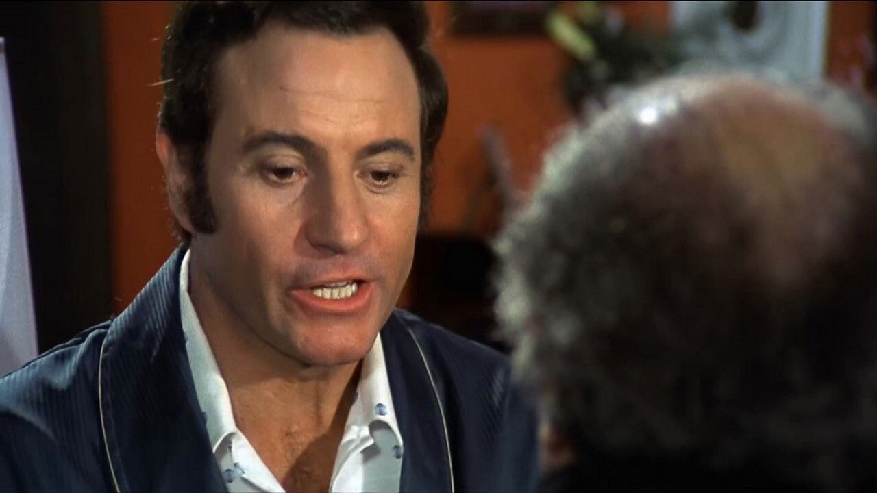 Backdrop for Un lujo a su alcance