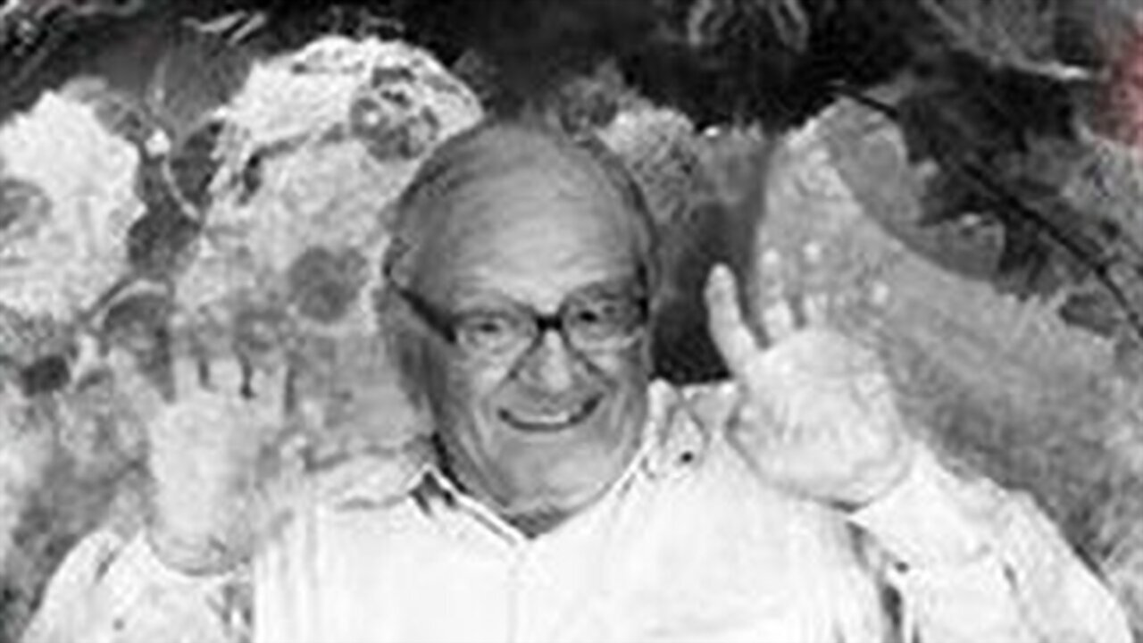 Backdrop for Tudo é Irrelevante. Hélio Jaguaribe